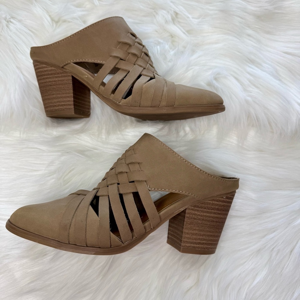 Universal Thread Women's Tan Block Heel Woven Mules